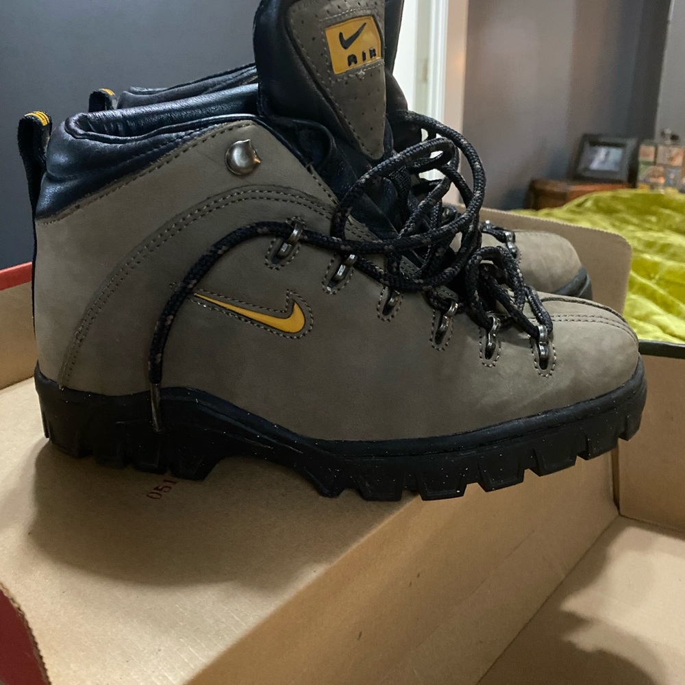 Nike Womens Air Gimli Leather All Gear